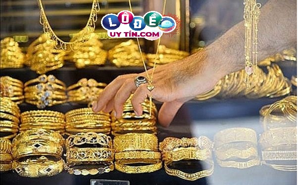 Mơ thấy nhặt được vàng là điềm tốt hay xấu, đánh con nào