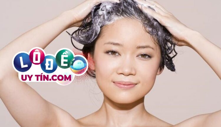 Bạn nằm mơ thấy tắm em bé. Đây là điềm báo rằng bạn sẽ có những bước ngoặt lớn trong sự nghiệp công danh - Mơ thấy tắm gội