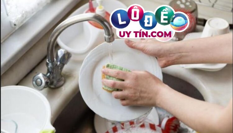 Ngủ mơ thấy rửa bát là điềm gì, đánh con số nào? 2 mơ thấy rửa bát