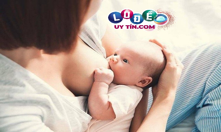 Nằm mơ thấy cho con bú có phải là điềm tốt? Nên đánh con gì?